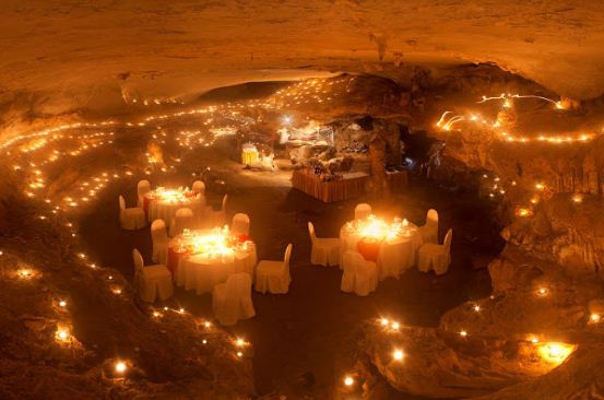 Cave-dining-in-Halong-Bay-3